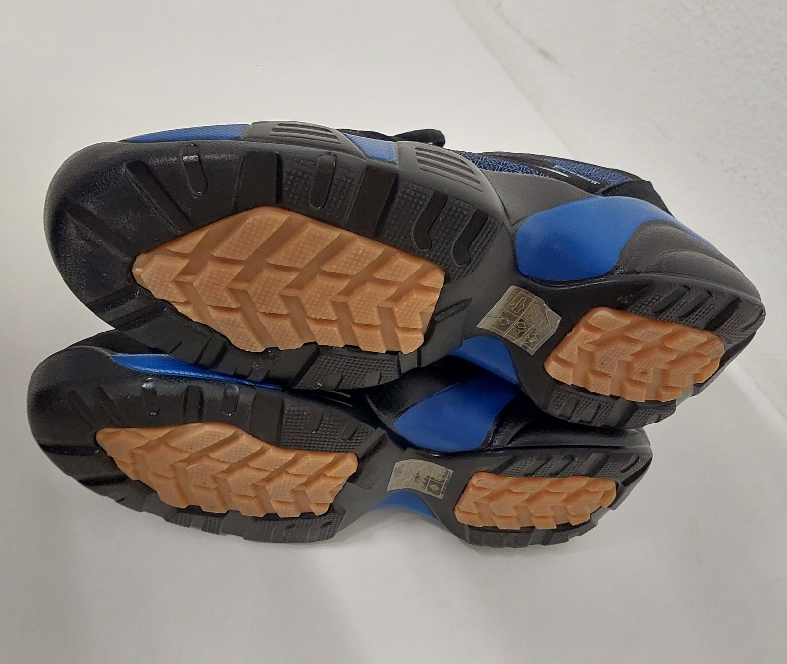 Scarpe da uomo: Turnschuh Gr.42 – Nuovo e nell'imballaggio originale da münchenstein venduto da ewu_8lcz 1