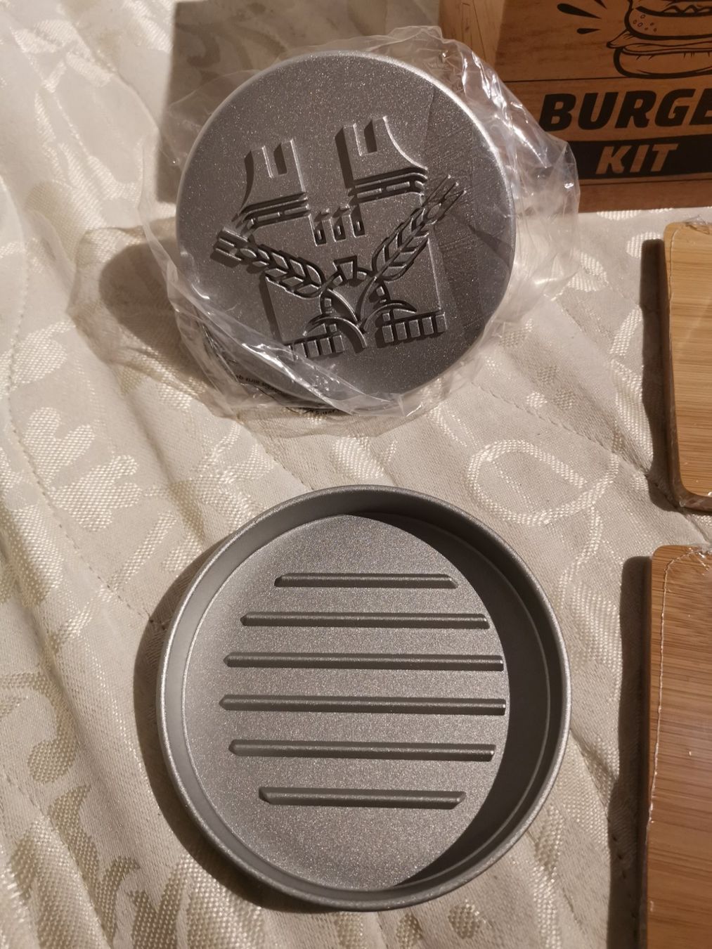 Elettrodomestici da cucina: Feldschlösschen Burger Kit – Usato da Längenbühl venduto da Niam99 1