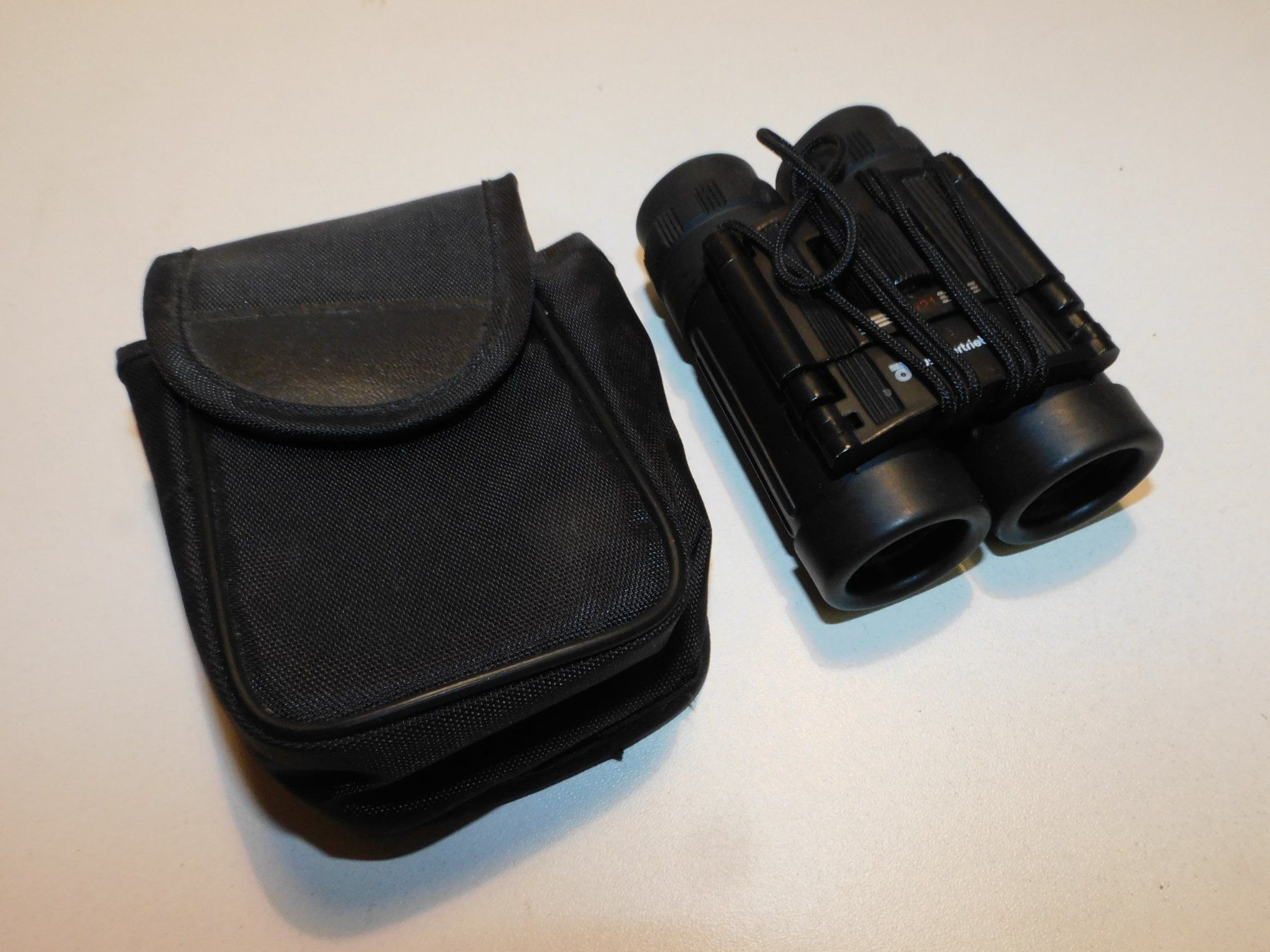 Binocoli: Feldstecker kleiner 8 x 21 Reisefeldstecher mit Case – Usato da Sursee venduto da 76 4