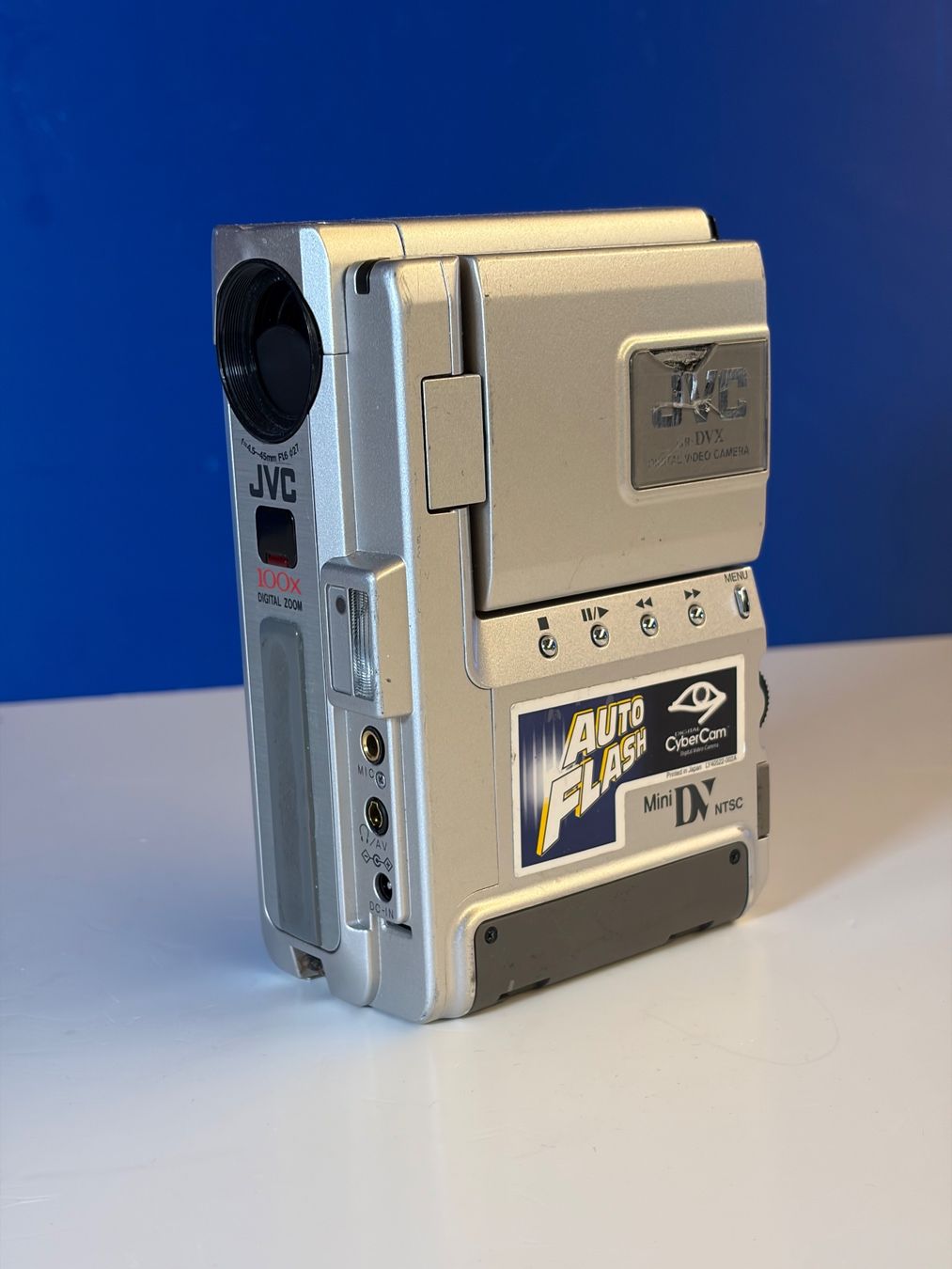 JVC Videocamere: JVC GR-DVX, 1997 – Usato da Chur venduto da irog2021