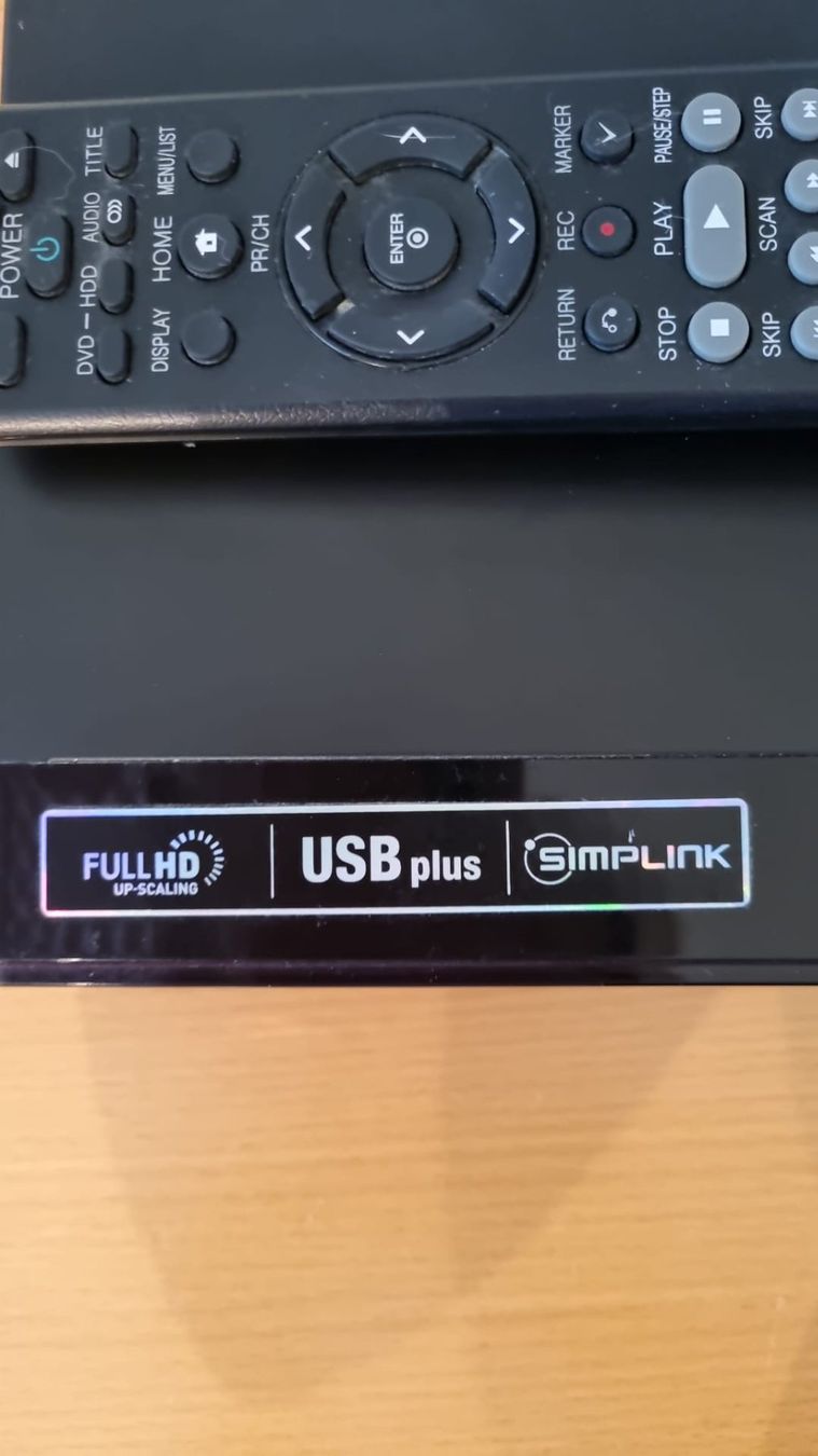LG Multimediaplayer & Streamer: Lettore LG DVD HDD recorder con telecomando – Gebraucht aus Cadenazzo von man_9hnd 2