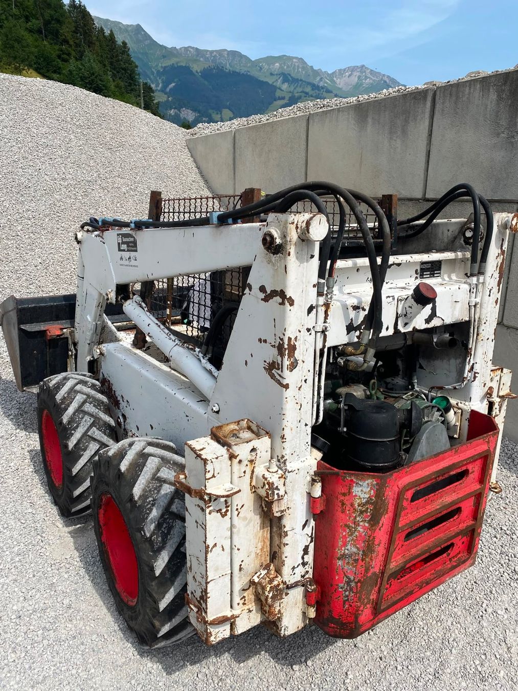 Hoflader: Kompaktlader R40VM, Nr: 1001-P – Defekt aus Kandergrund von 07071963 4