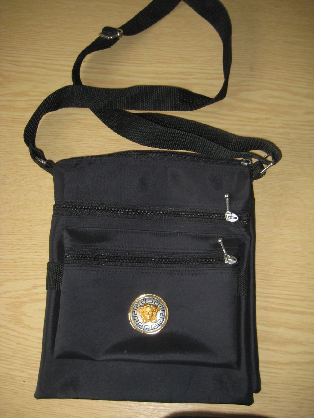 Taschen für Damen: schwarze Handtasche – Gebraucht aus Greifensee von Janali01