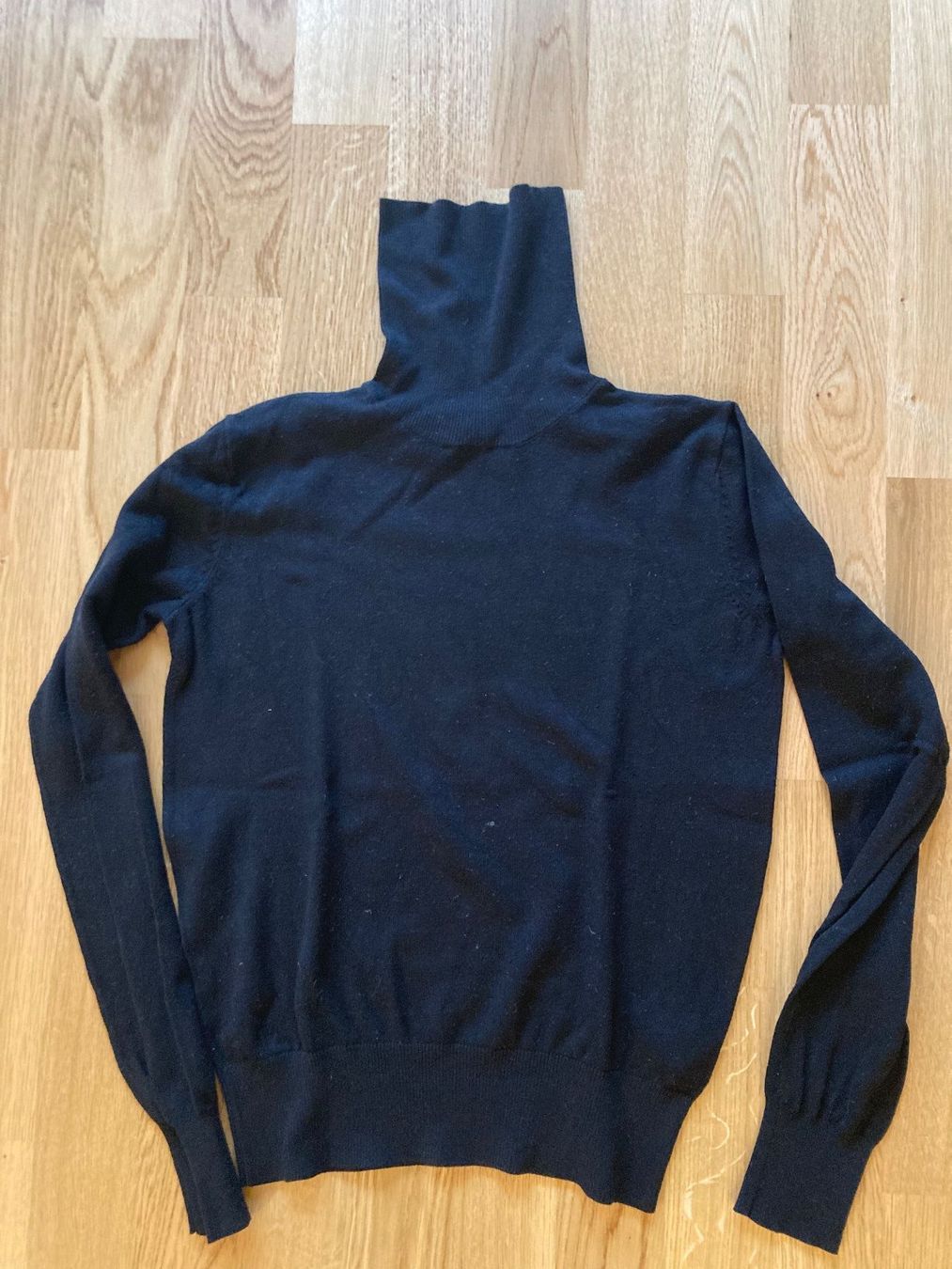 H&M Pullover & Sweatshirts: Rollkragenpullover | H&M * Grösse XS – Gebraucht aus Basel von AufeinenBlick