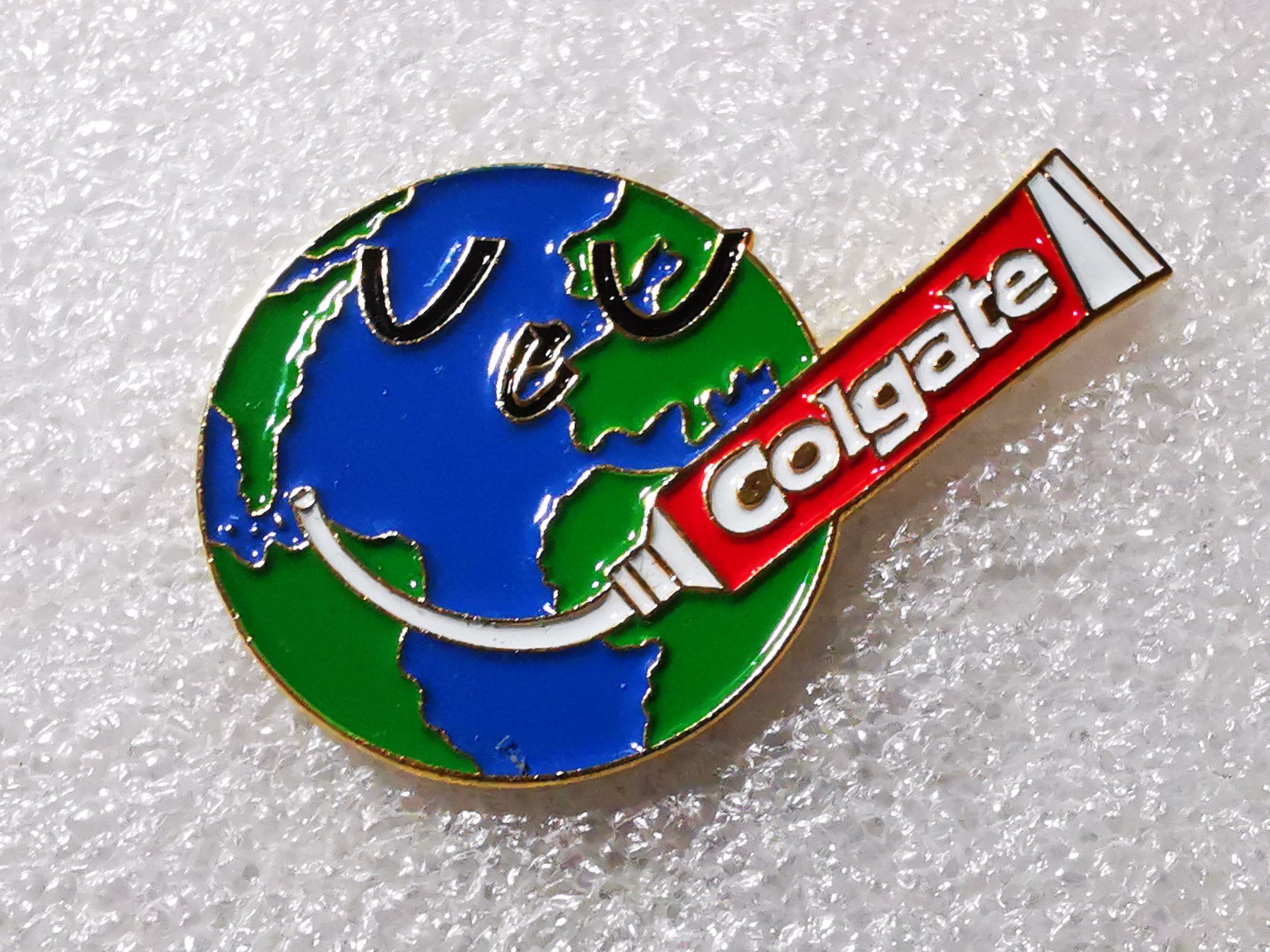 Placchette & Badge: Ansteckpin 136: Colgate – Usato da Oppligen venduto da Pin-Fall-Shop