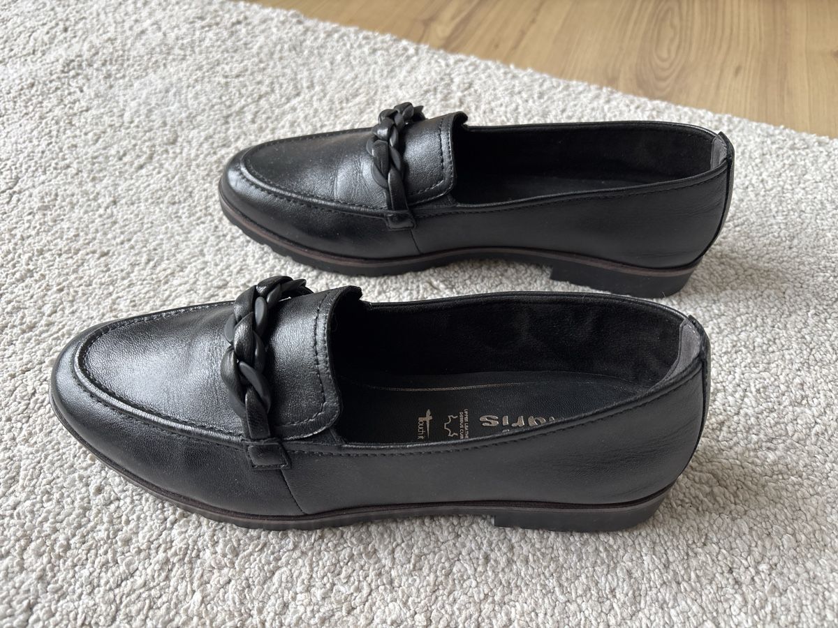 Tamaris Scarpe da donna: Schwarze Tamaris Loafer Leder Gr. 40 – Nuovo (secondo la descrizione) da Zürich venduto da EnikoDrum 1