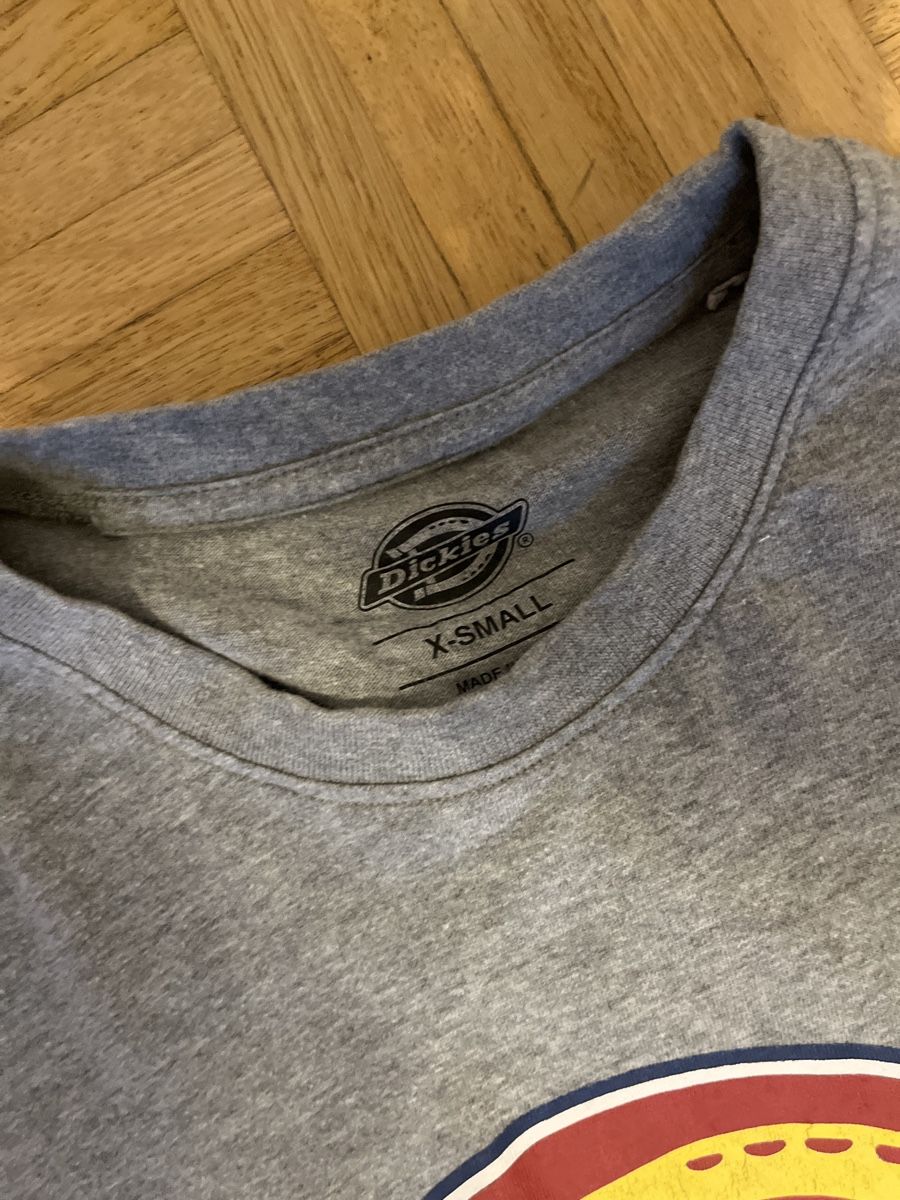 Dickies T-shirt: T-shirt Dickies Gris – Usato da Biel/Bienne venduto da you_6vsv 1