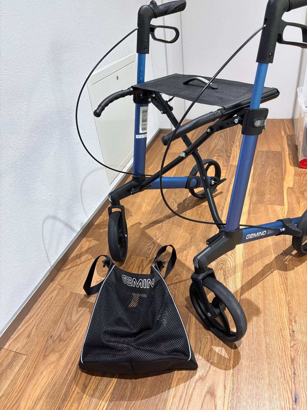 Ausili per la deambulazione: Rollator Gemino 30 (saphire-blau) – Usato da Nottwil venduto da Curt_Wedd 3
