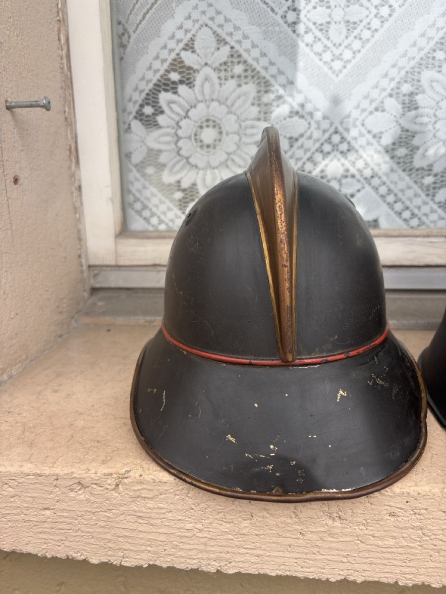 Uniformi & Effetti personali: 3 alte Helme  – Usato da Kriens venduto da Mollinos 1