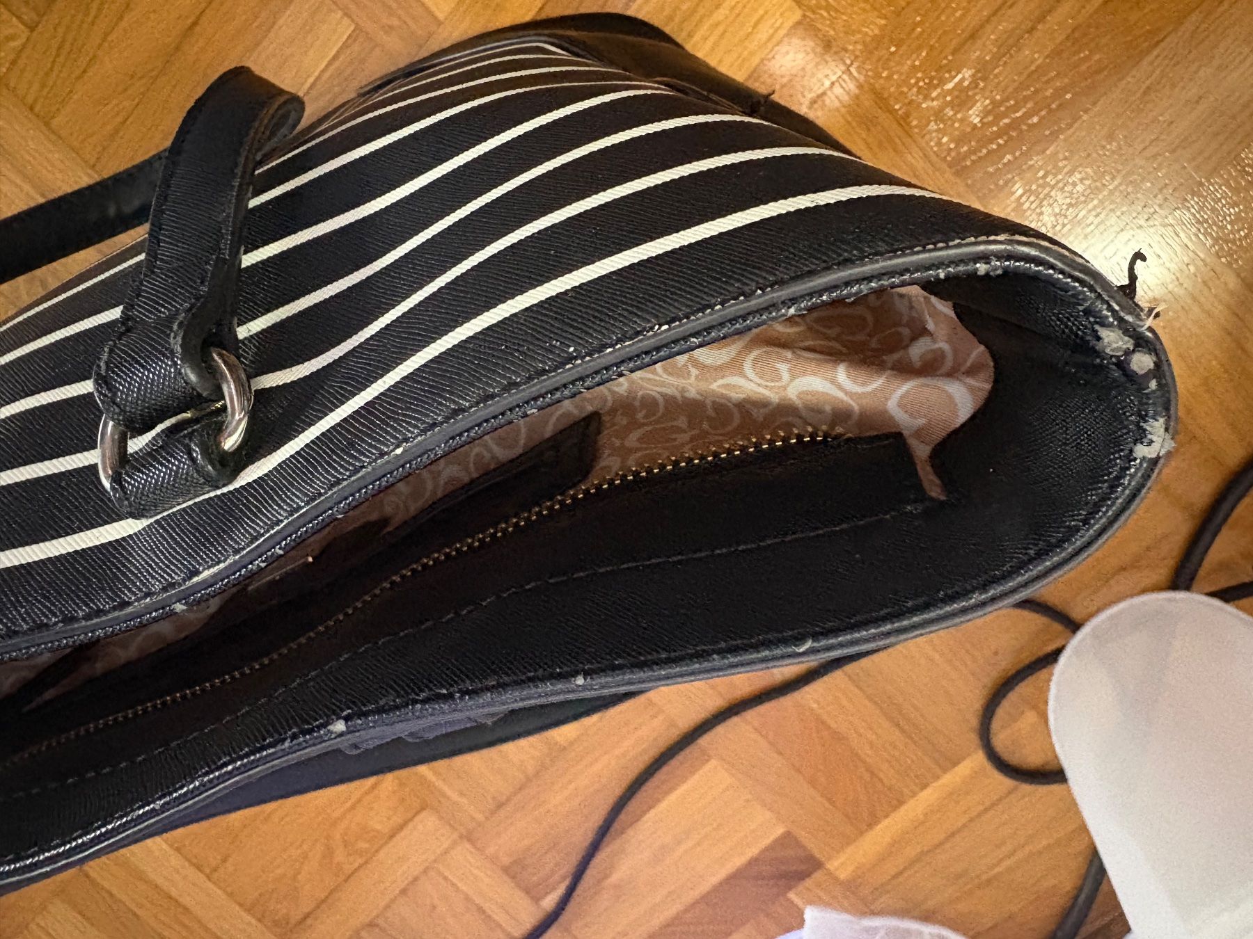 Guess Borse da donna: Guess Tasche – Usato da Genève venduto da sunandwind 8