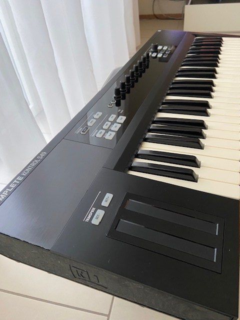 Native Instruments Strumenti musicali: NI Komplete Kontrol S49 – Usato da Zürich venduto da Maki8 1
