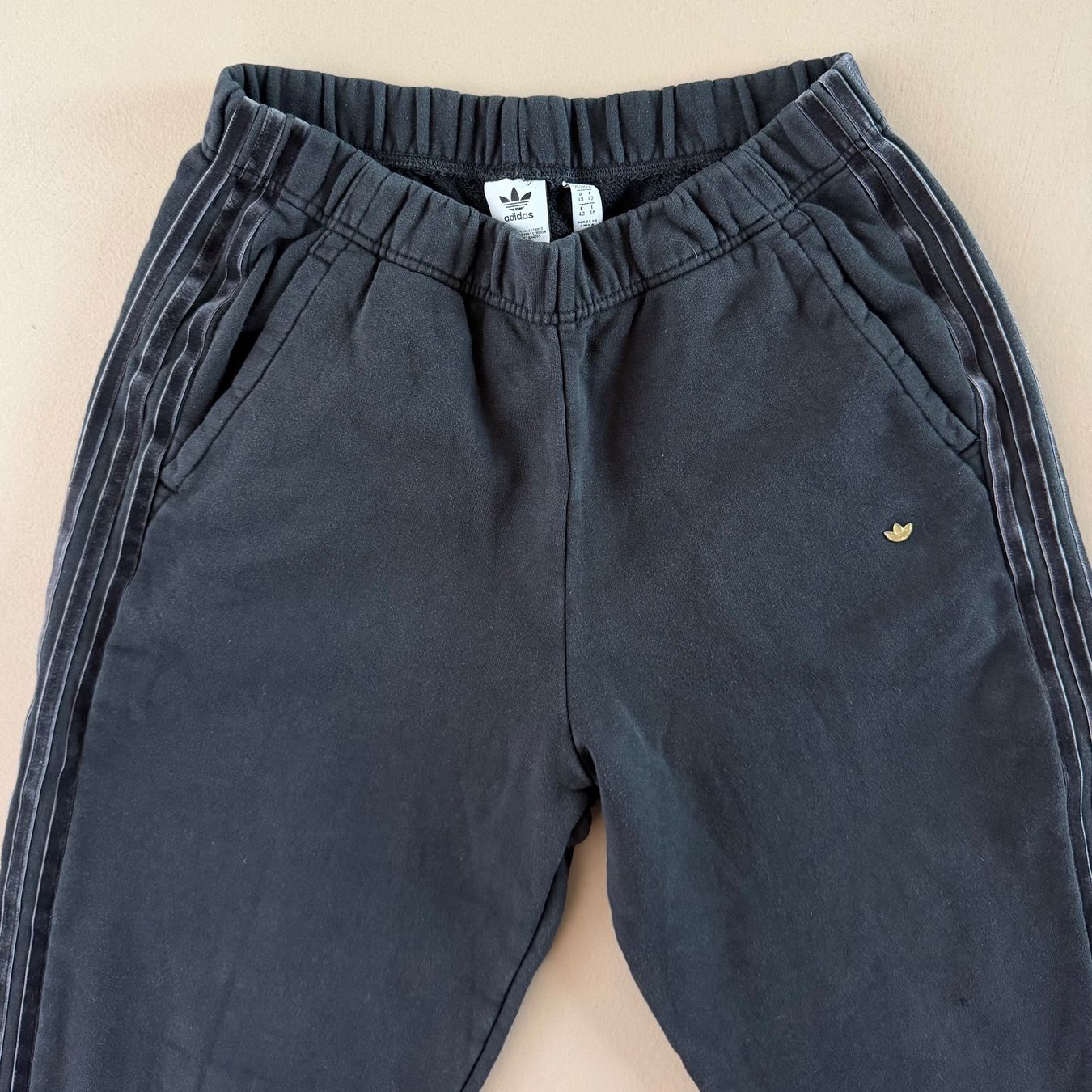 Adidas Pantalons: ADIDAS Jogginghose 🖤 – D'occasion à zürich par vintage12 1