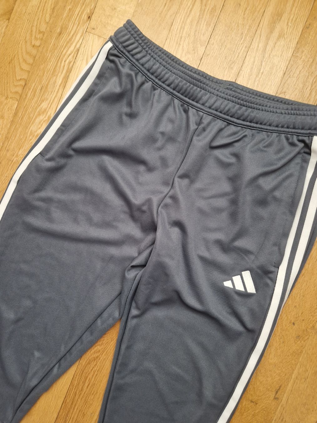 Adidas Pantaloni: Adidas Hose Gr.M – Usato da Emmenbrücke venduto da TopGato 1