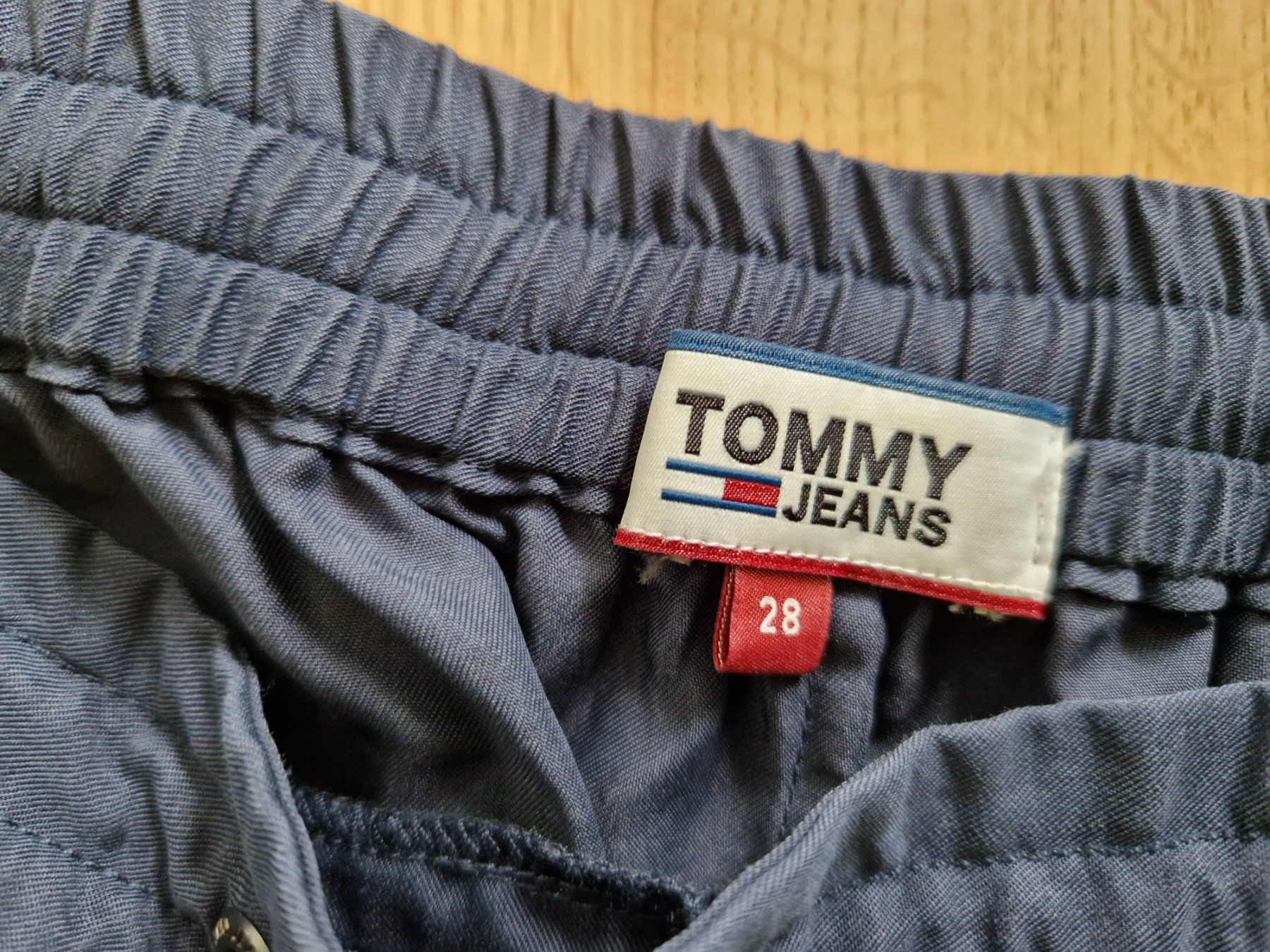 Tommy Hilfiger Pantaloni: TOMMY JEANS Stoffhose – Usato da Möhlin venduto da Cloudy73 1