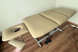 Elektrische Therapieliege