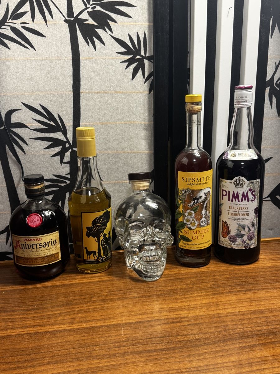 Bevande alcoliche: Flaschen Sammlung Pimm's Crystal Head Sipsmith 700ml – Usato da Schlieren venduto da Eldi84