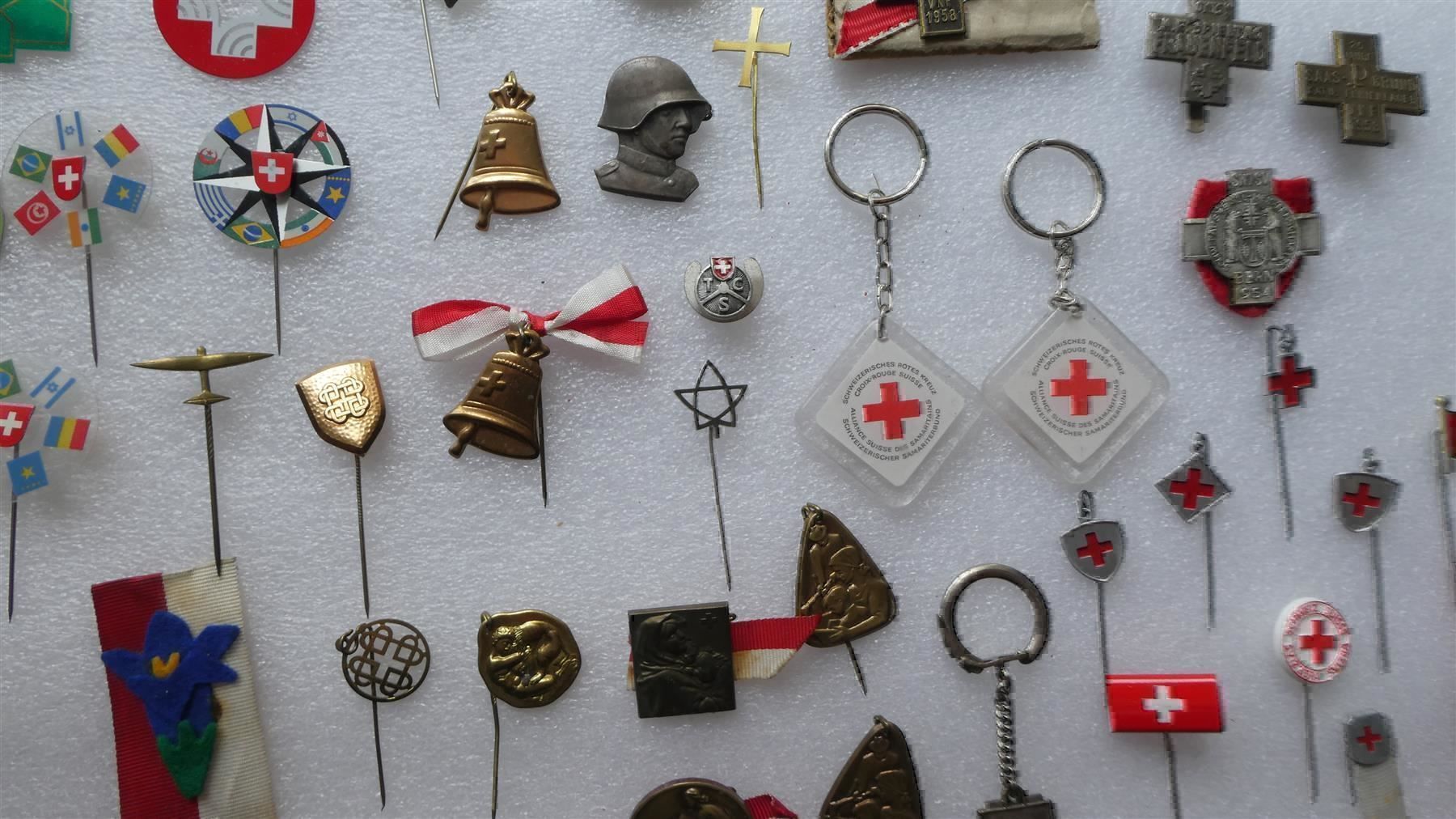 Placchette & Badge: Lot Sammlung Anstecknadeln und Abzeichen August – Nuovo e nell'imballaggio originale da Frauenfeld venduto da Astra13 5