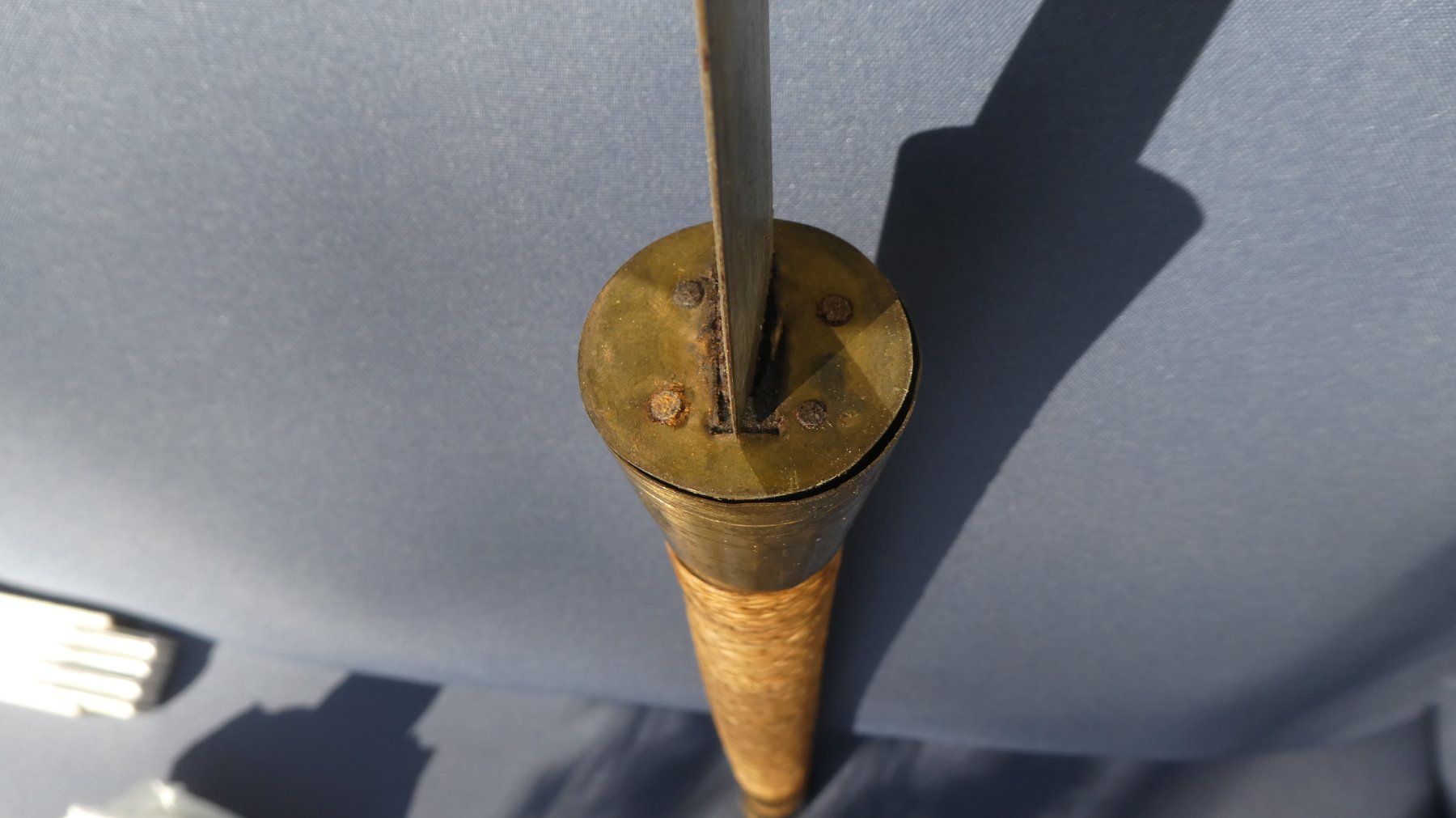 Autres collections & raretés: Traditionelles Schwert mit Scheide gebraucht. – D'occasion à Diessenhofen par Hundeseele 6