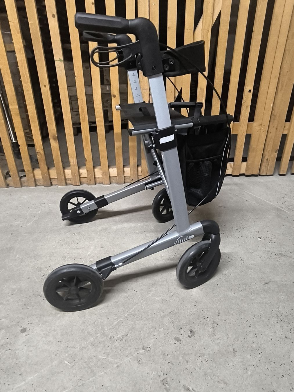 Gehhilfen: Rollator Vital Plus 62 – Gebraucht aus Allschwil von BezoBezo 2
