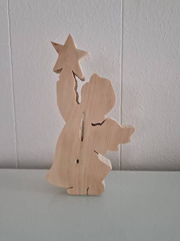 Figuren: Stehender Arvenholz Engel mit Stern – Neu und originalverpackt aus Thun von Schneeflckli 1