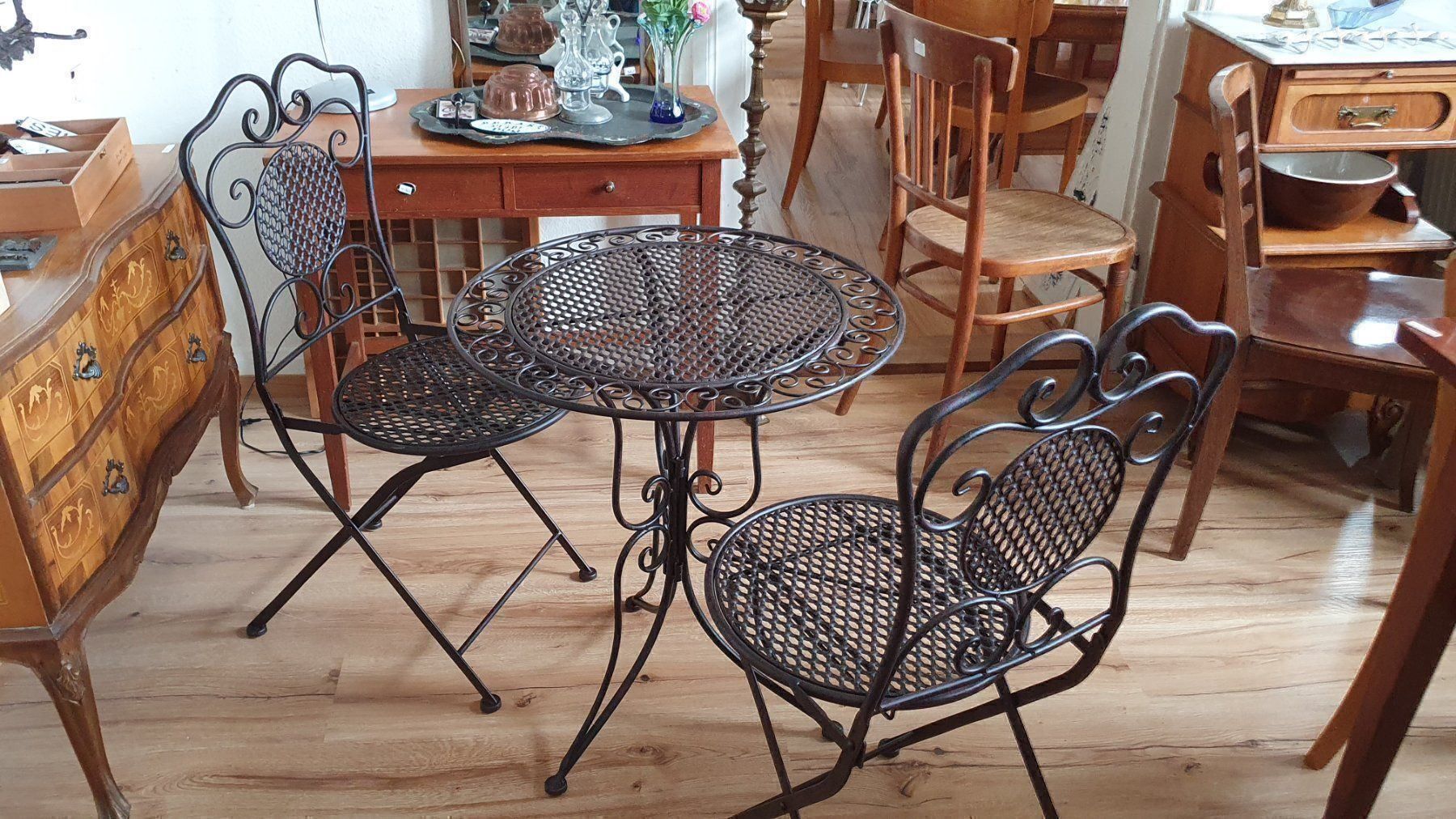 Set de table et chaises: Schönes Gartentischli mit 2 Stühlen – D'occasion à Flawil par Naphtali 1