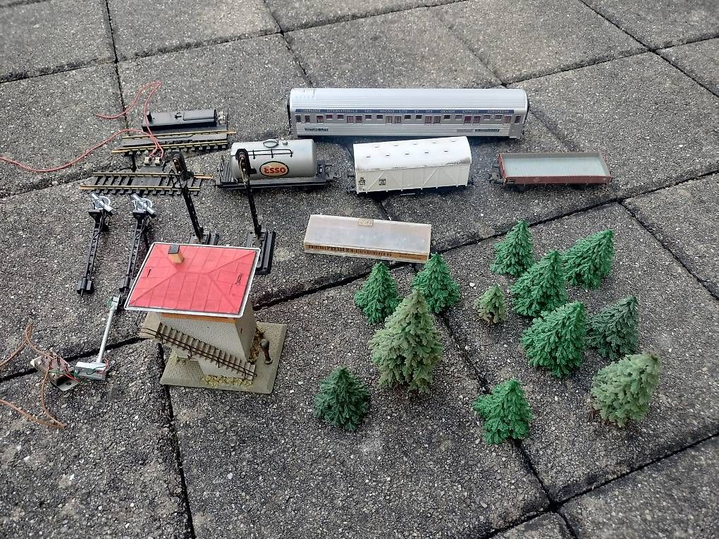 Modellini di ferrovie: Diverse Modellbahnteile H0 – Usato da Buchs AG venduto da ths_j2lz