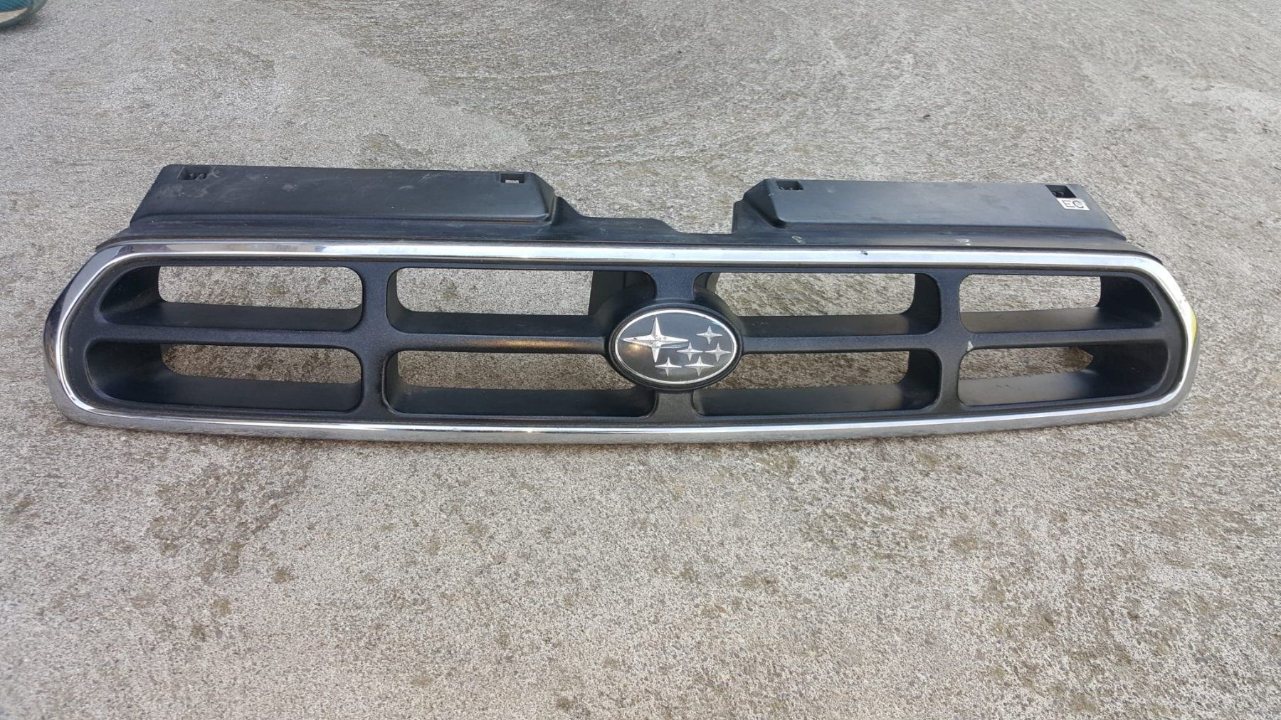 Subaru Tutti pezzi di ricambio auto: Subaru Legacy Kühlergrill – Usato da Dällikon venduto da CH-Schrauber