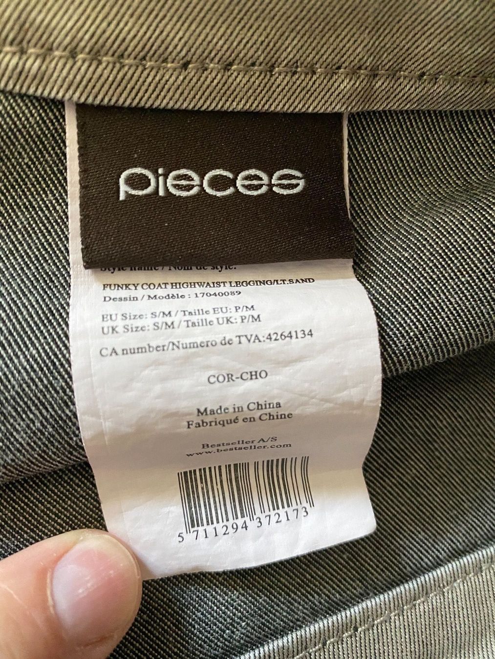 Pantaloni: 3/4 Hosen PIECES – Usato da Büren SO venduto da Nico59 3