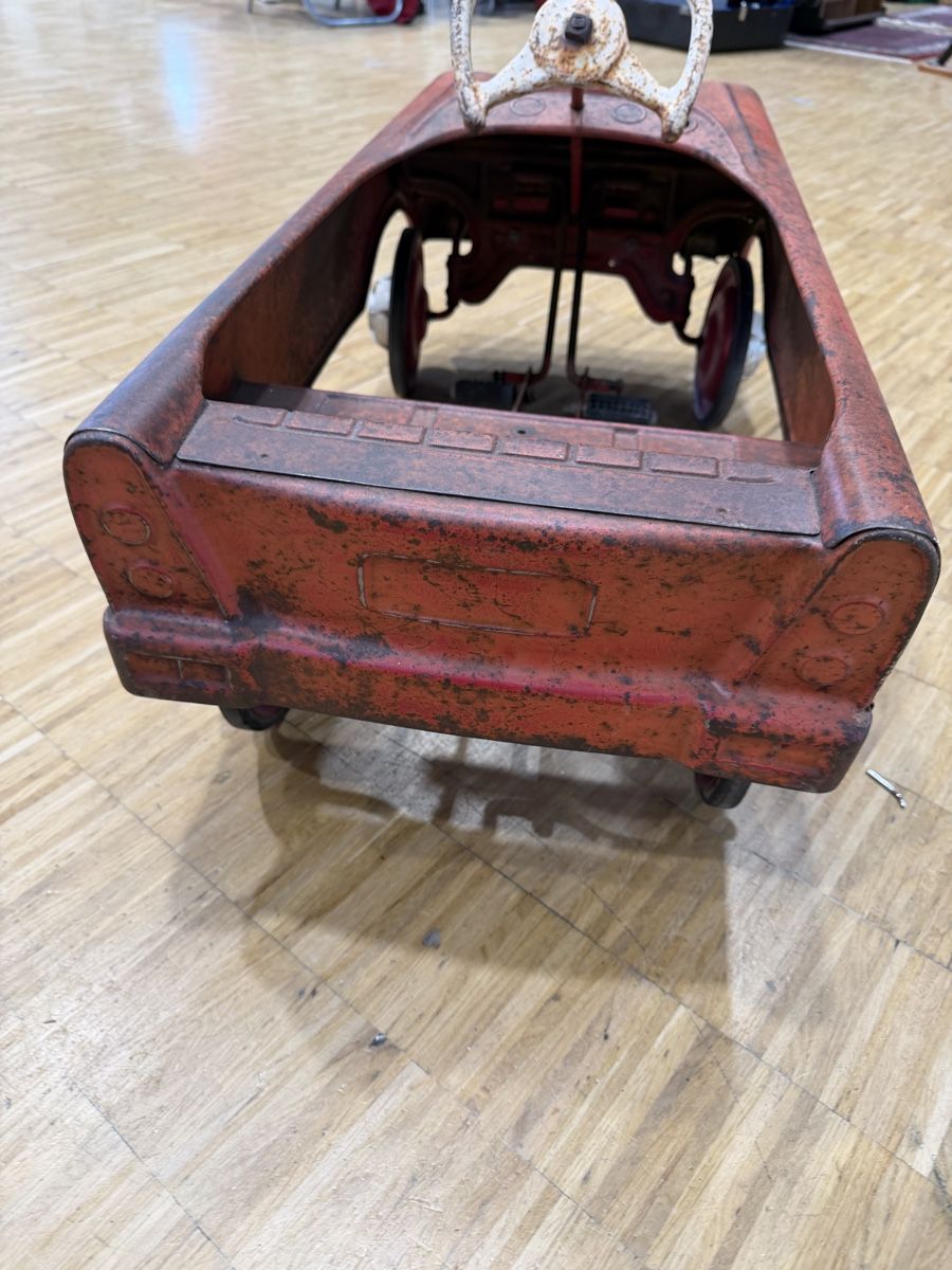 Spielzeuge: Pedal Car Vintage Fire Chief – Gebraucht aus Ecuvillens von mcw_lx9j 1
