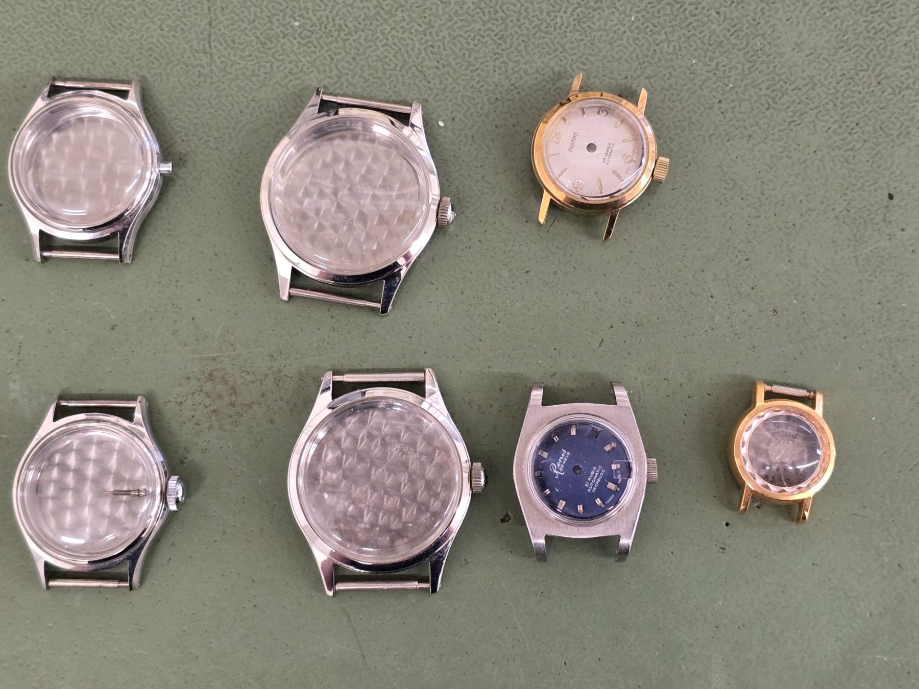Orologi: Lot de 7 boîtes de montres – Usato da Tramelan venduto da Nirdan