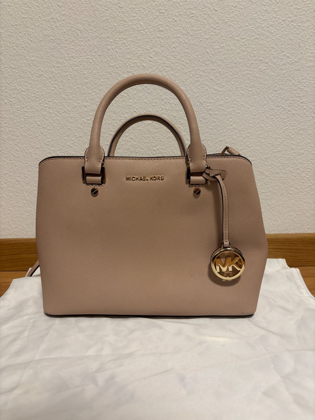 Michael Kors Sacs femmes: Rosa Michael Kors Tasche – D'occasion à Buchs ZH par lin_yc6r