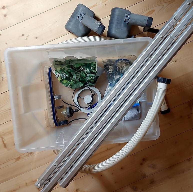 Intex Piscines: Poolzubehör mit Poolabdeckungsspule von Intex – D'occasion à Kottwil par Mmvzphs