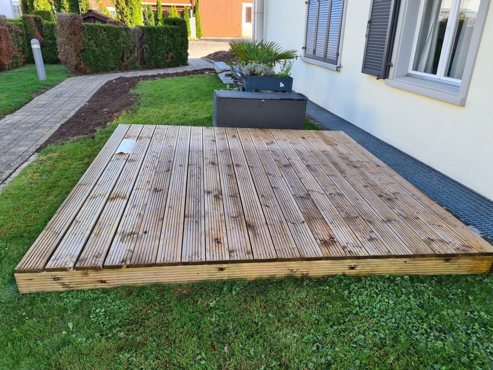 Holzpodest 300x300x18 cm mit verstellbaren Füssen Kaufen auf Ricardo
