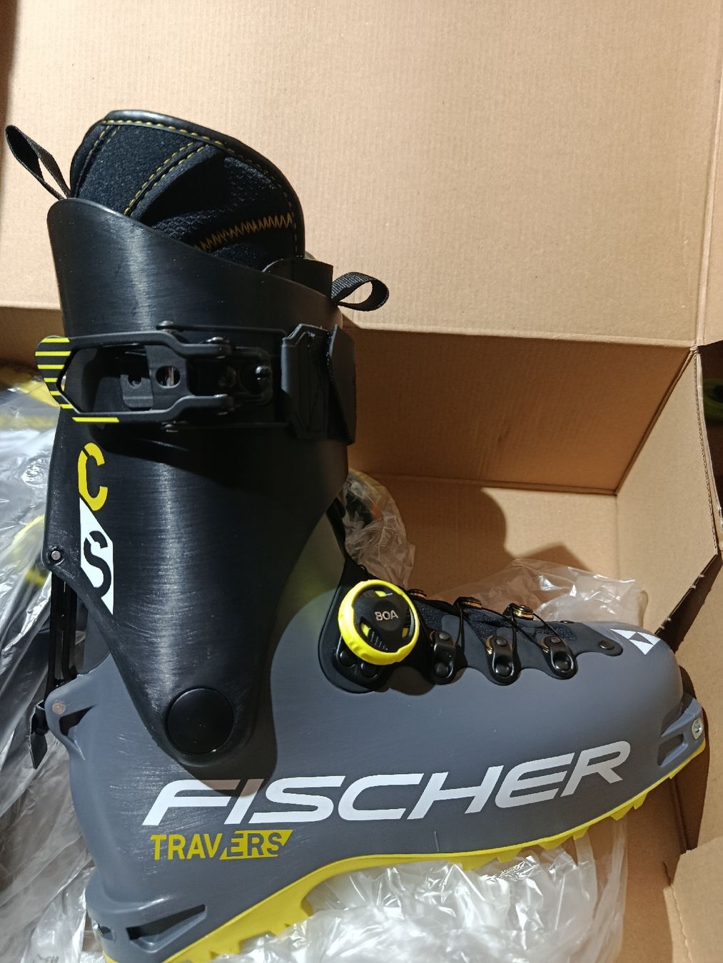 Fischer Scarpe da uomo: Fischer Travers CS Tourenschuh, Grösse 27.5, neu – Nuovo e nell'imballaggio originale da St.Antoni venduto da starsforlife