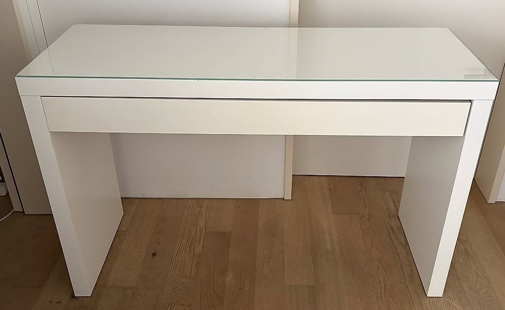 Tavoli da trucco: IKEA MALM Schminktisch mit Glasplatte zu Verschenken – Usato da Fruthwilen venduto da flo_p2hn