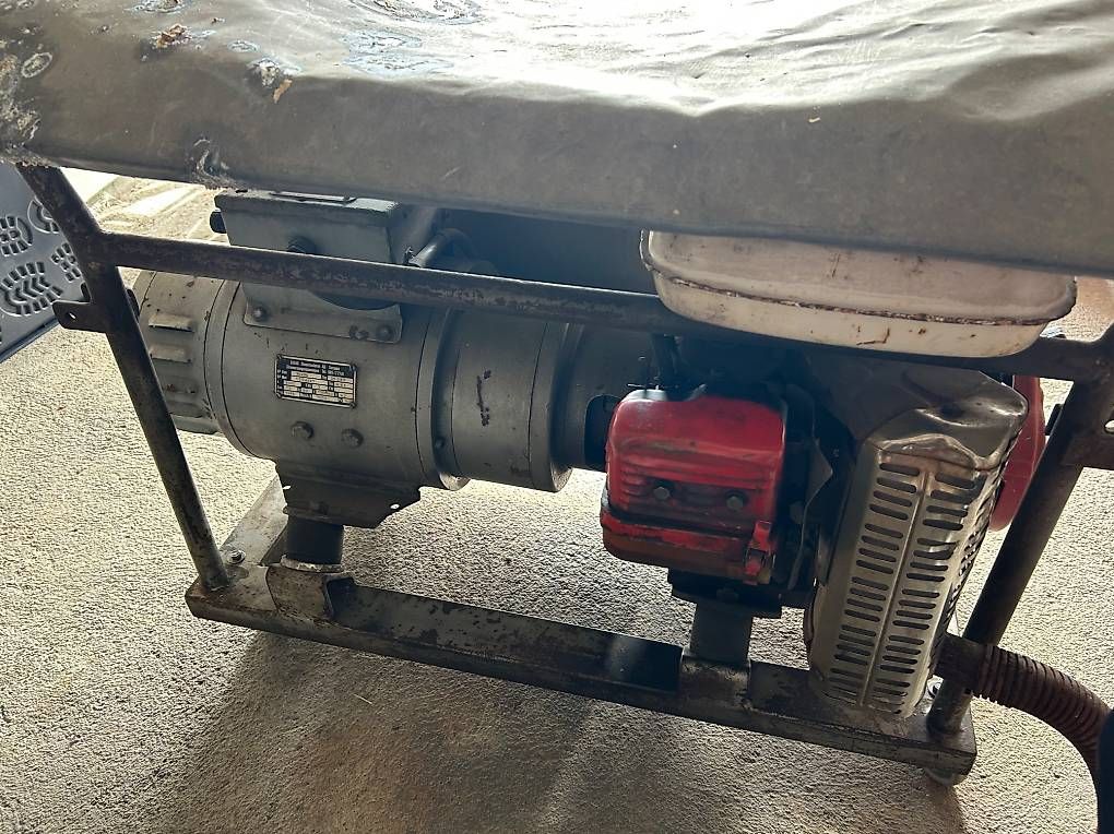Honda Generatori di corrente: Generator – Usato da Niederweningen venduto da Ukieujkona