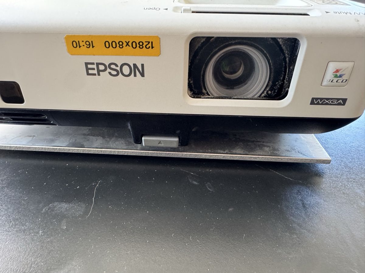 Epson Proiettori: Epson EB-1840W Beamer - HDMI-Adapter – Usato da Zürich venduto da BuZz_zh 1