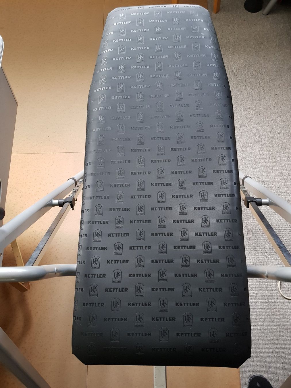 Hometrainer: Inversionstrainer Kettler Apollo Gravity System – Gebraucht aus Herisau von Musikfestival 3