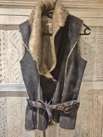 Warme Winterweste mit Fellbesatz, Grösse S, neuwertig