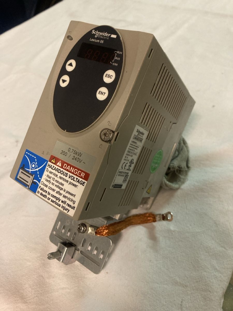 Schneider Componenti elettronici: Servoumrichter Schneider Electric LXM05BD10M2 – Usato da Rothrist venduto da Seafarer68