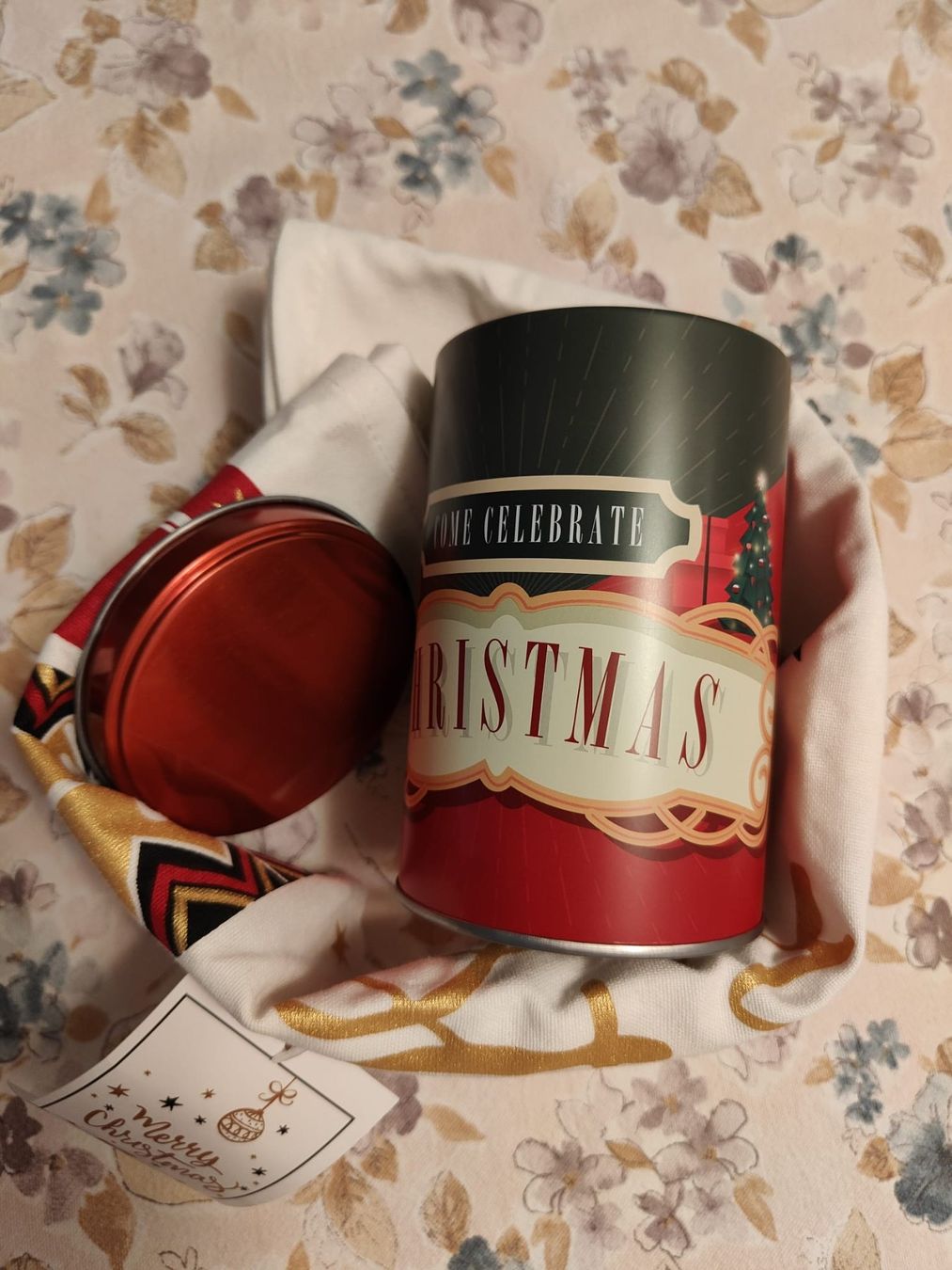Tissus: Weihnachts Küchenhandtuch im Dose – Neuf avec emballage d'origine à Rancate par Solo_cose_belle 4