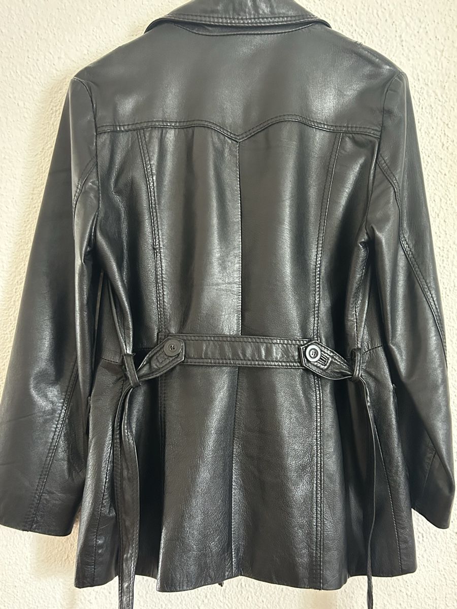 Mango Giacche: Mango MNG Echtleder Mantel schwarz mit Gürtel, Gr. L – Usato da Nebikon venduto da icon.vintage 2