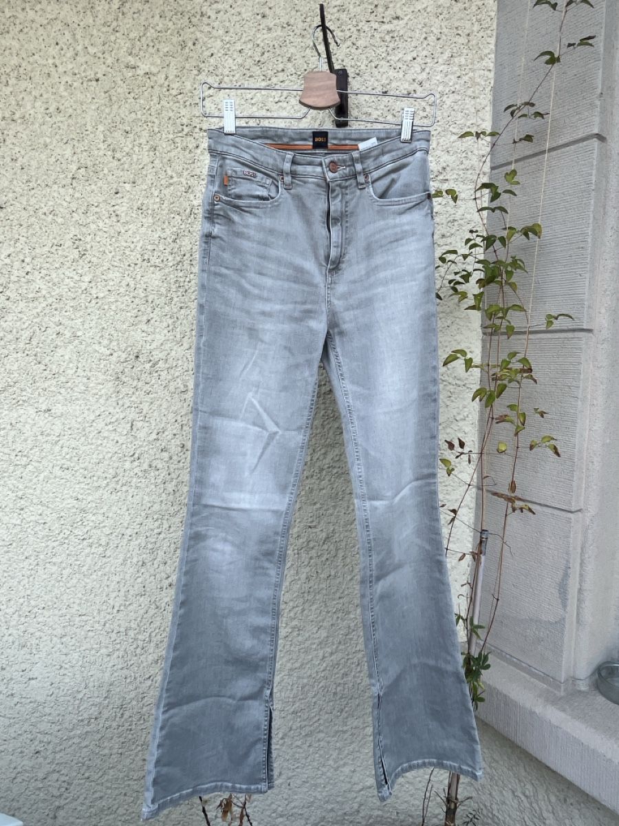 Hugo Boss Jeans: Hugo Boss Flared Jeans grau – D'occasion à Zürich par mek_gw27