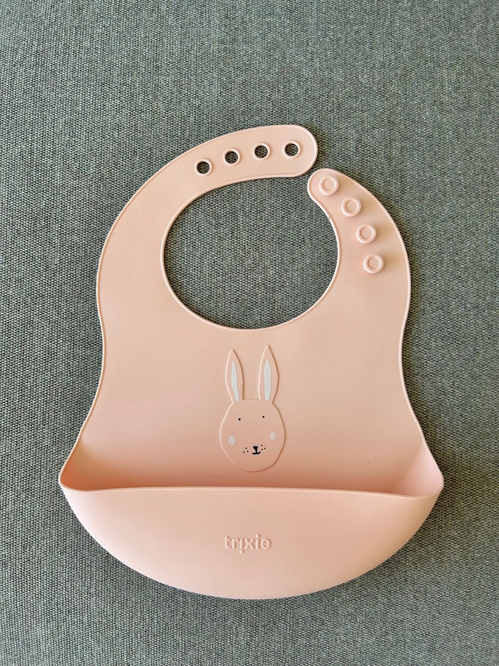 Baby-Mahlzeiten: Babylatz | Trixie pink – Gebraucht aus Zürich von Hermia