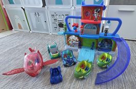 PJ Masks Hauptquartier mit Fahrzeugen und Spielfiguren