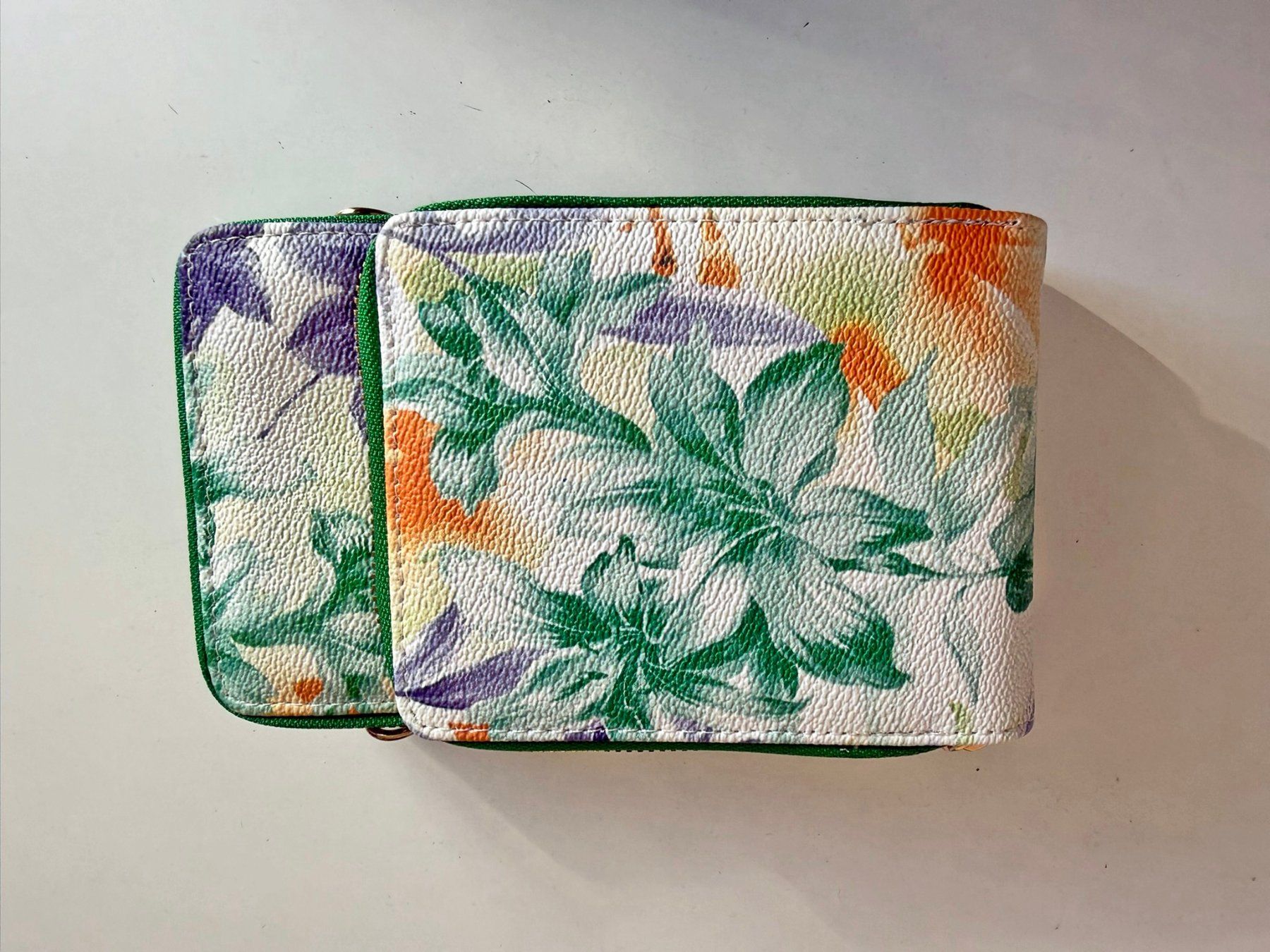 Borse da donna: Handytasche mit Portemonnaie / Farbe Grün – Nuovo e nell'imballaggio originale da Eschenbach SG venduto da Sums
