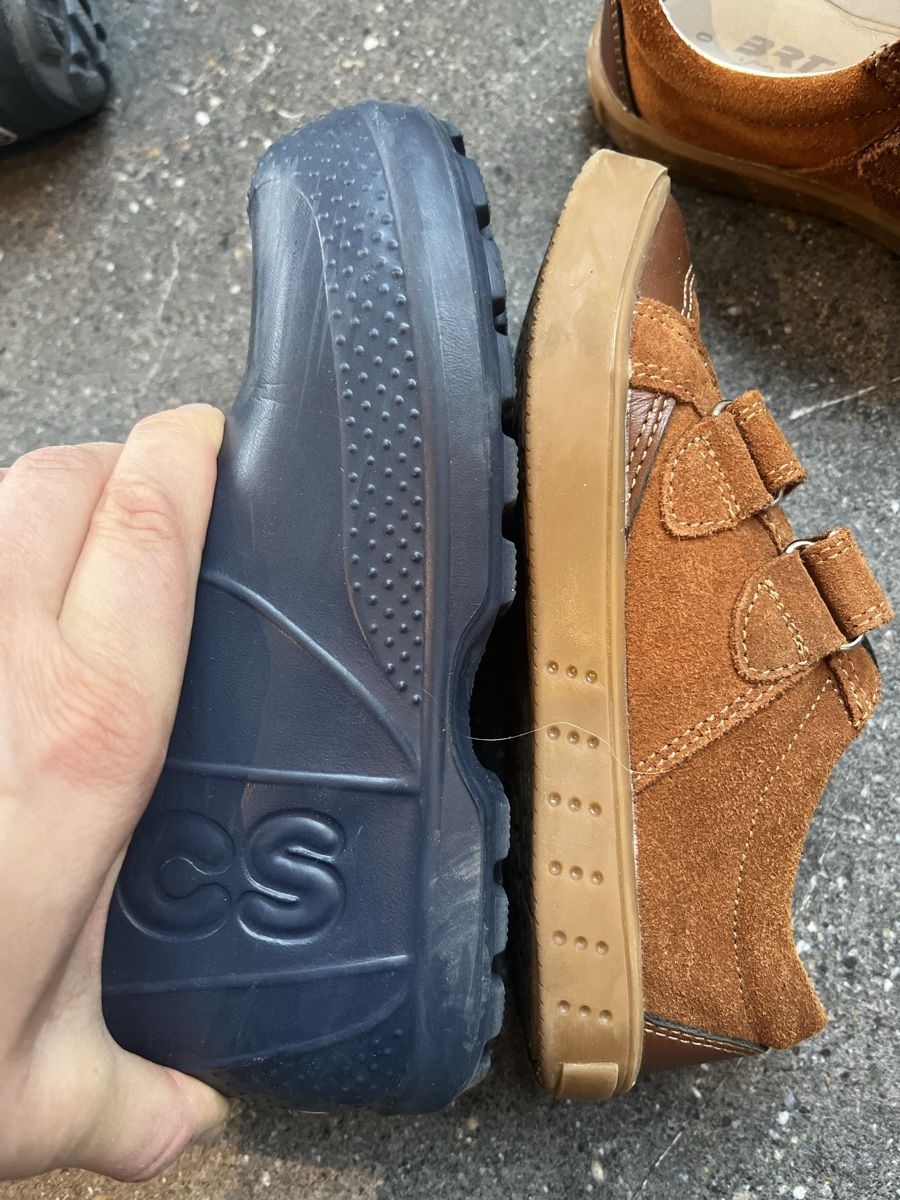 Crocs Scarpe per ragazzi: Crocs Gummistiefel C13 & Leder Schuhe 30 – Nuovo (secondo la descrizione) da Davos Dorf venduto da AJRMBA 2