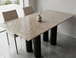 Table à  manger en granit moucheté 