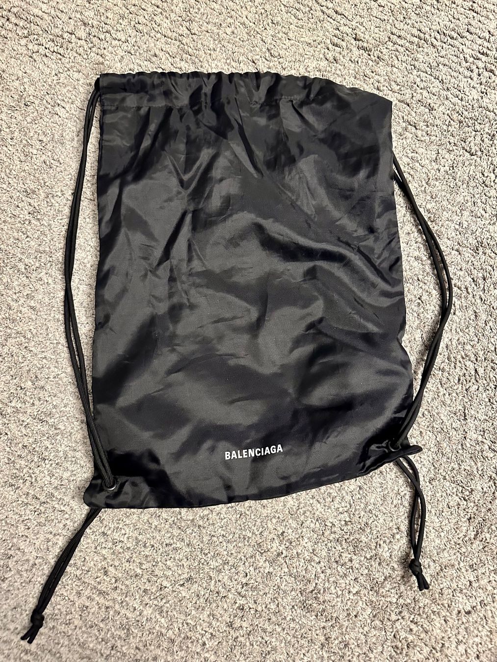 Balenciaga Zaini: Balenciaga new Shoe dust bag as backpack – Nuovo (secondo la descrizione) da Winterthur venduto da ivan12891