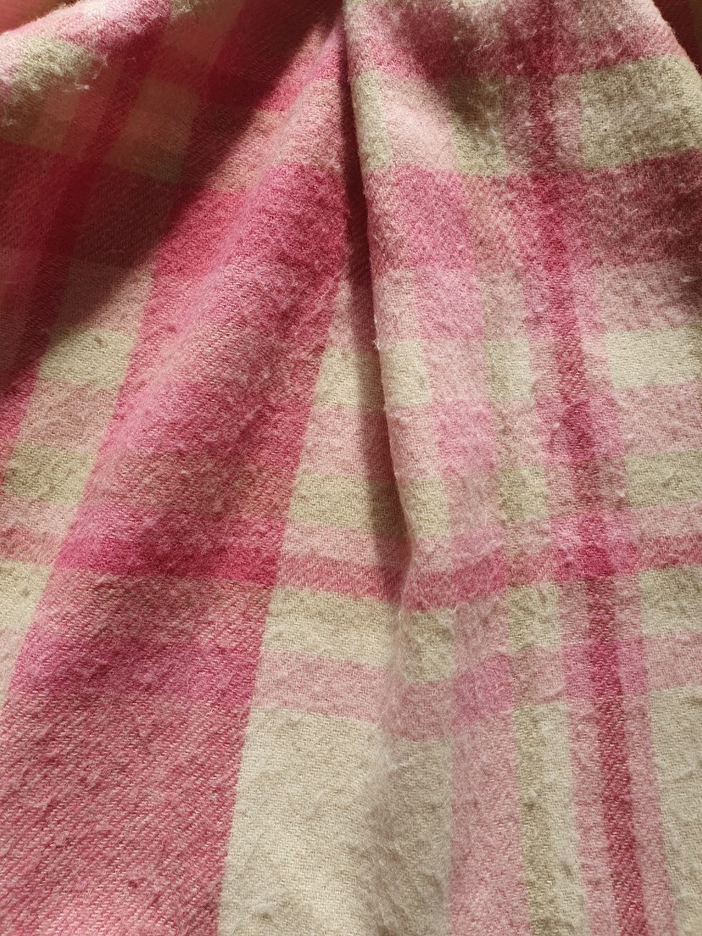 Foulards, Tücher & Schals: Schal kariert beige/rosa mit Fransen – Gebraucht aus Moosseedorf von Sonnenschein.. 3
